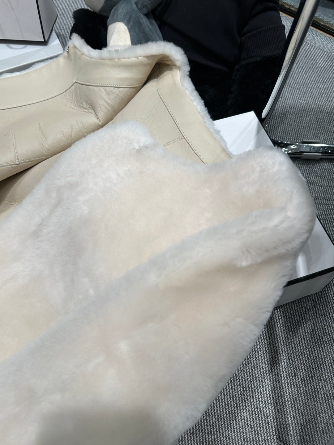 CHANEL 25S SHEEP FUR COAT 506