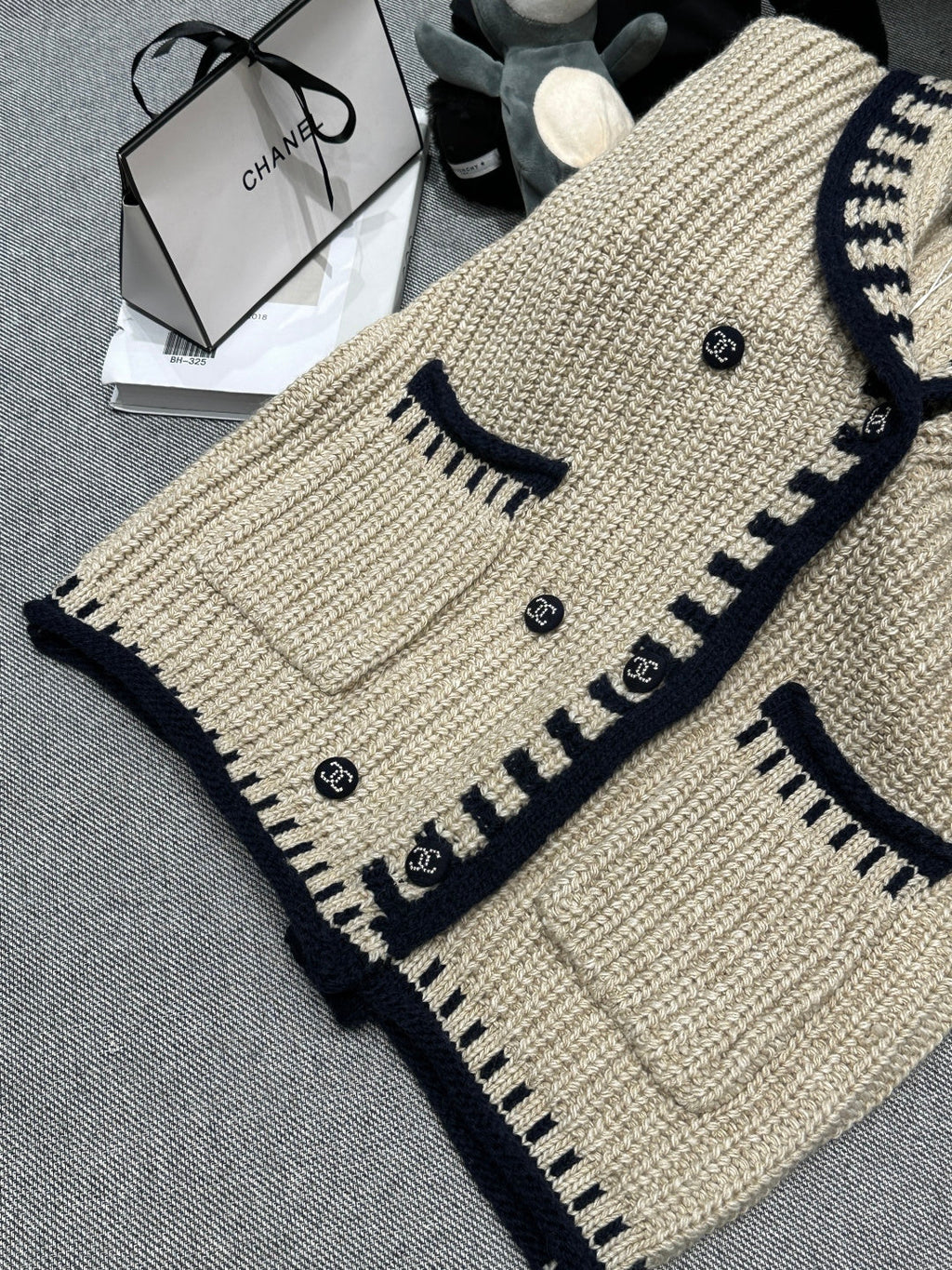 CHANEL 25S STYLED JACKET 438