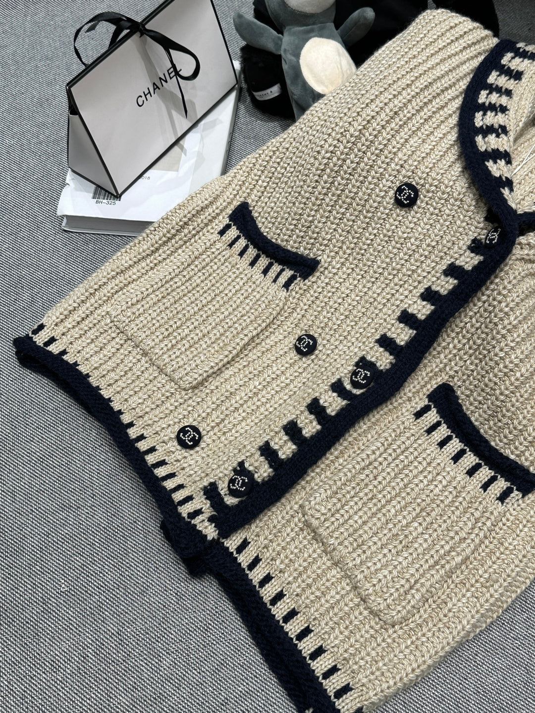 CHANEL 25S STYLED JACKET 438