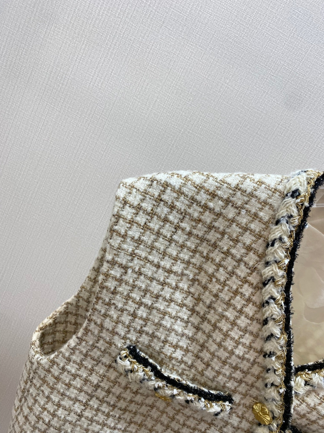 CHANEL 25S TWEED FOUR-POCKET BLAZER 315