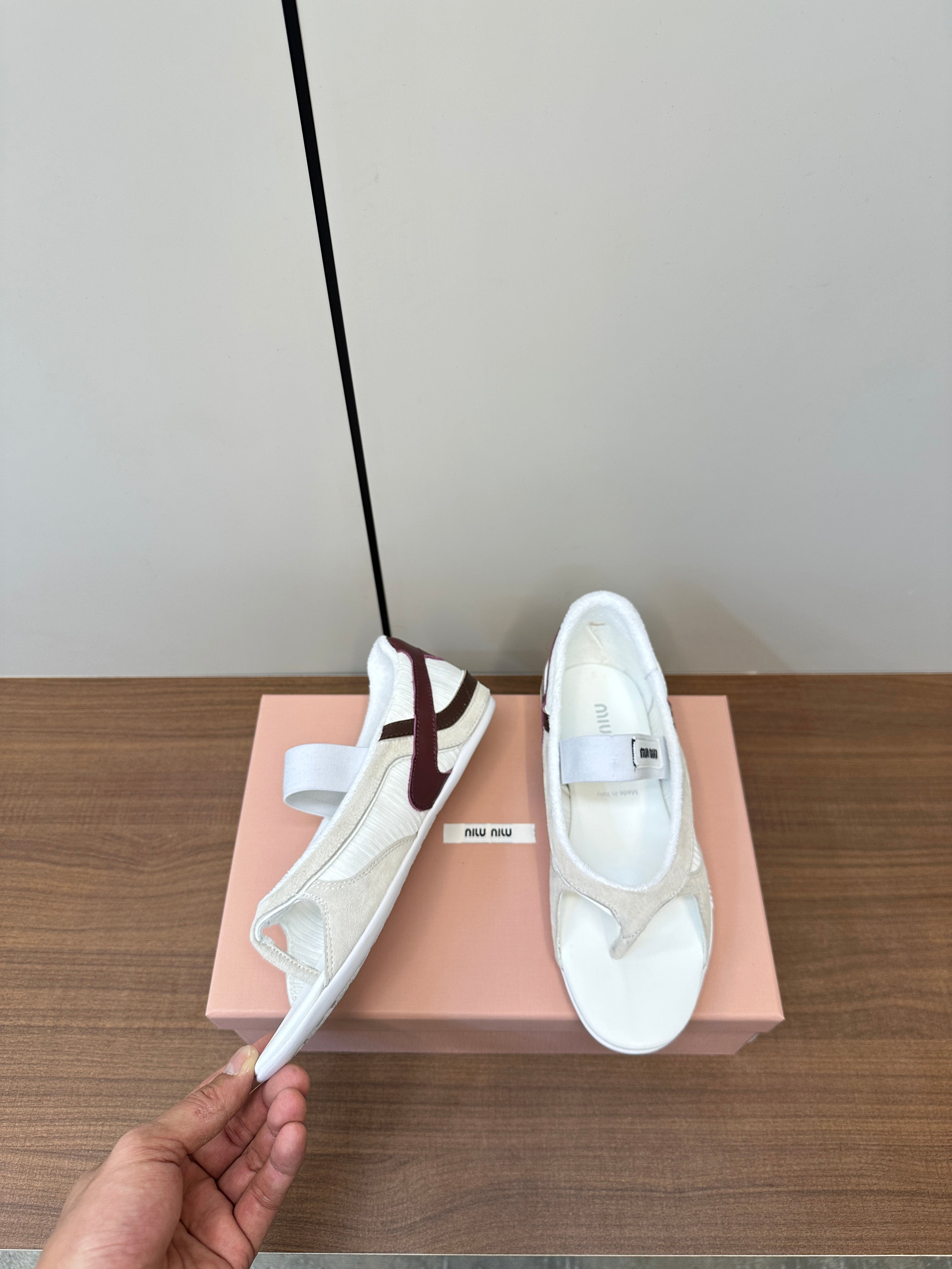 THONG SANDALS IN BEIGE SUEDE MIX WHITE TECH FABRIC