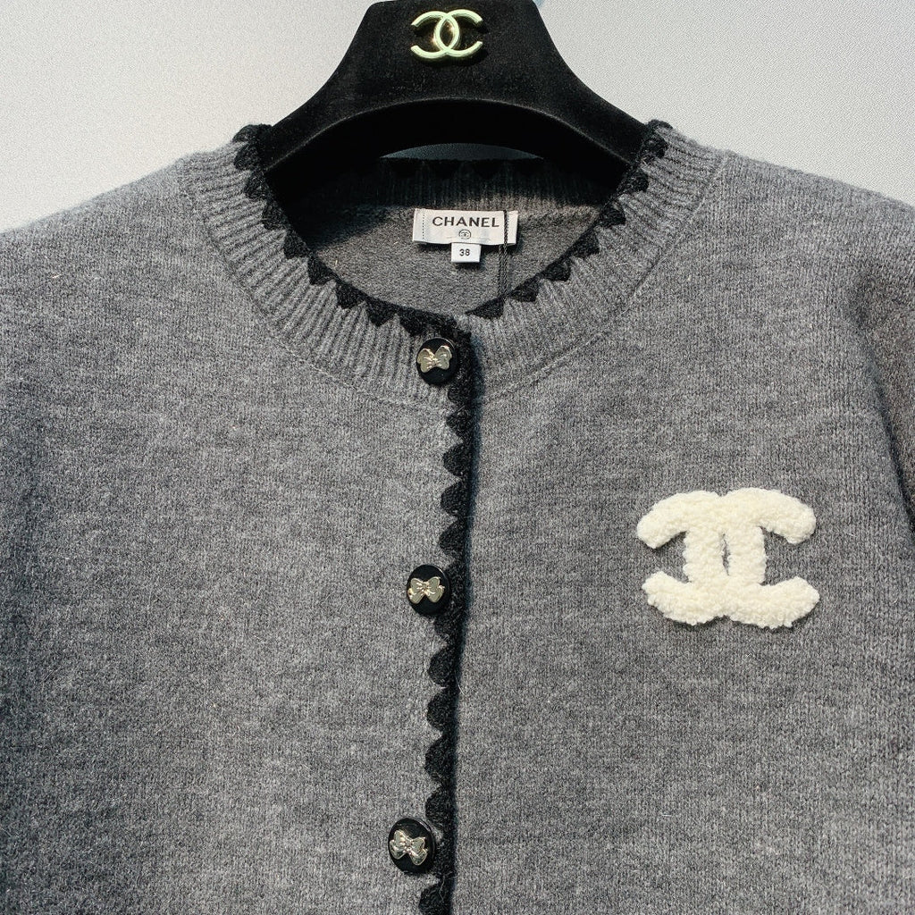 CHANEL 26S CREW NECK CARDIGAN 830