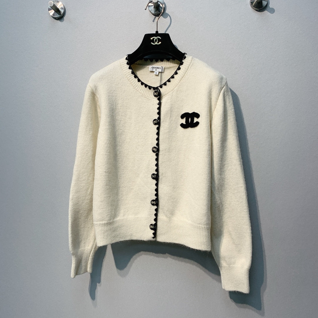 CHANEL 26S CREW NECK CARDIGAN 829