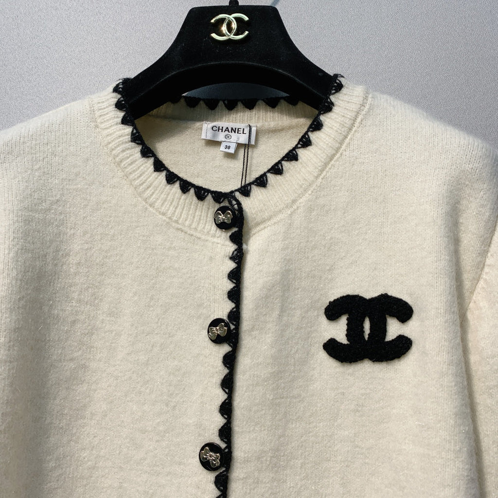 CHANEL 26S CREW NECK CARDIGAN 829