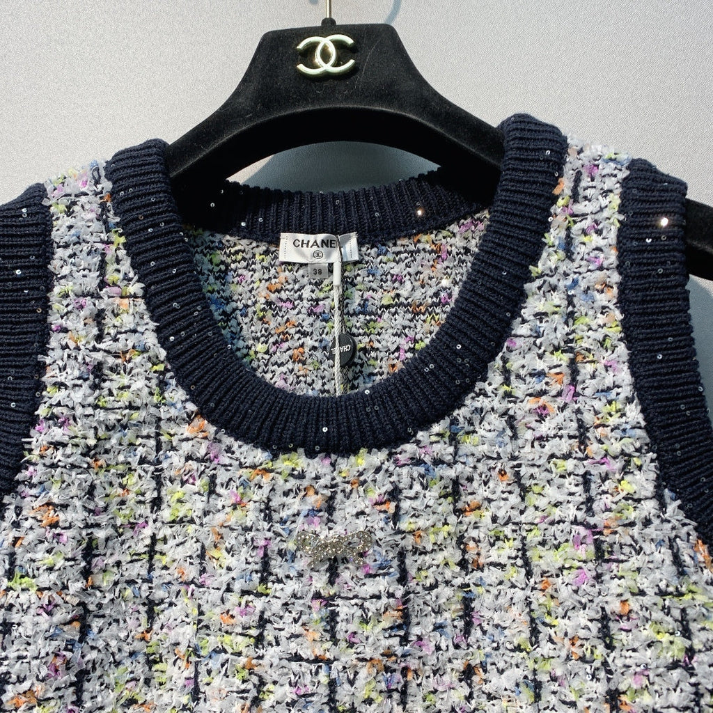 CHANEL 26S SLEEVELESS SWEATER 826