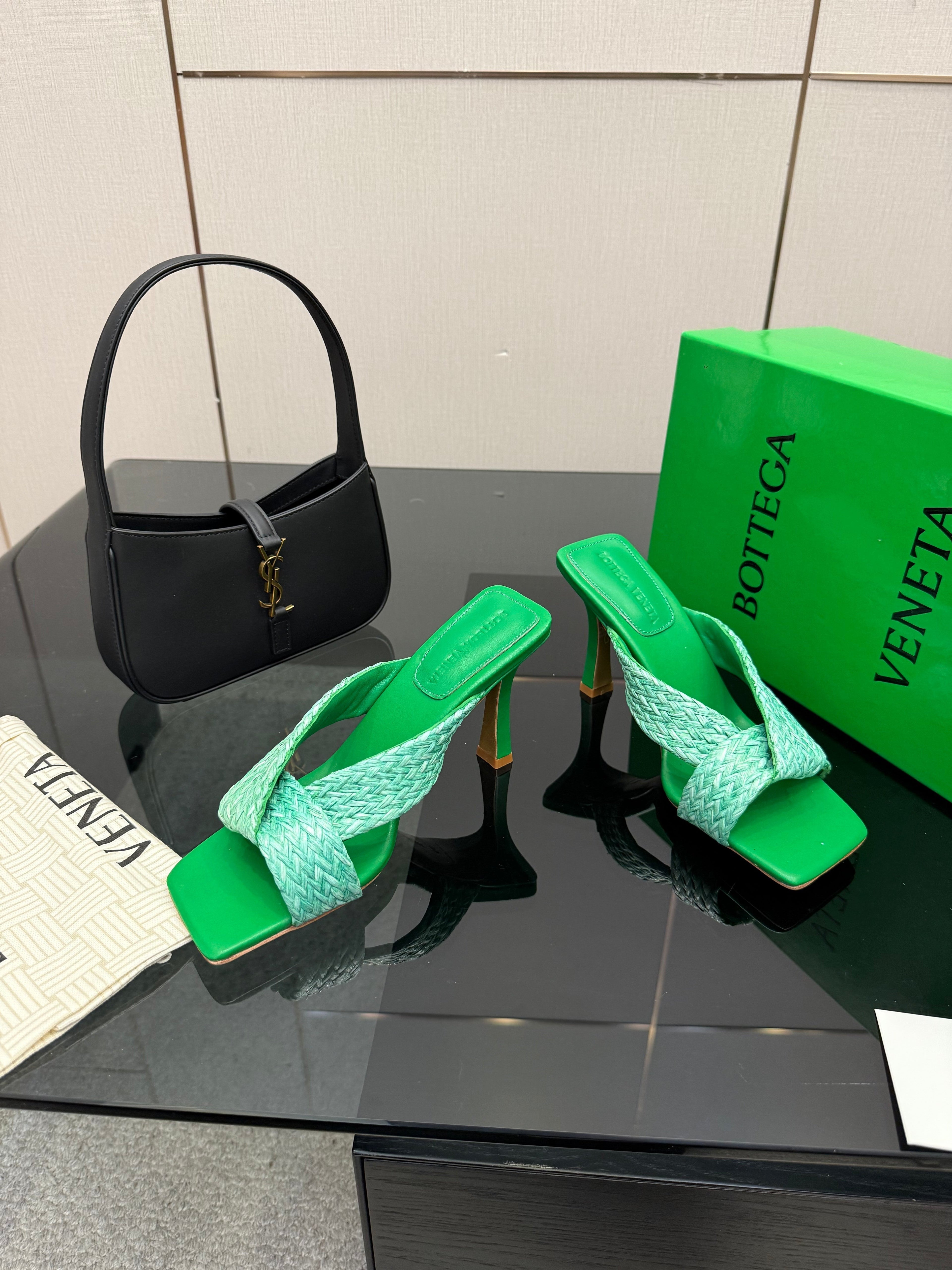 BOTTEGA VENETA 26S HEELED SANDALS 95 MM IN GREEN CALFSKIN AND RAFFIA