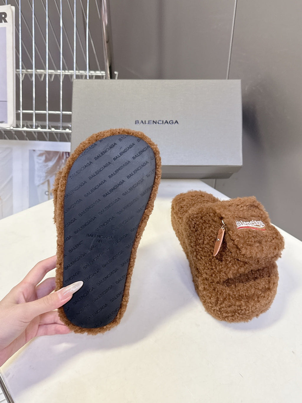 BALENCIAGA 25S SLIPPERS IN BROWN FAUX SHEARLING