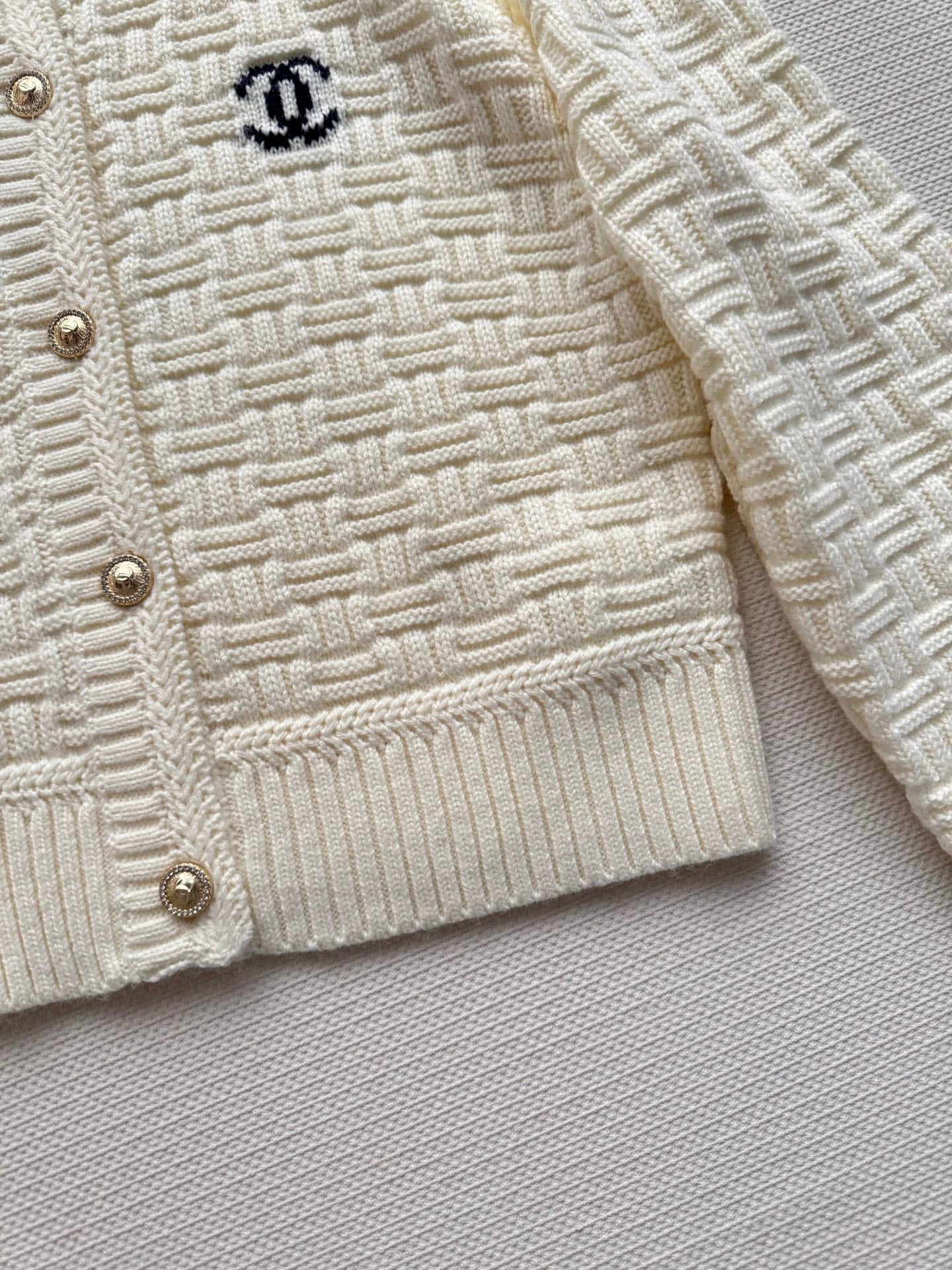 CHANEL 25S KNITTED SWEATER 628