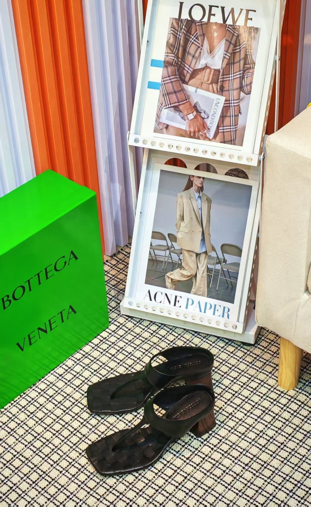 BOTTEGA VENETA MARELLA THONG IN BLACK CALFSKIN WITH SIGNATURE INTRECCIATO INSOLE