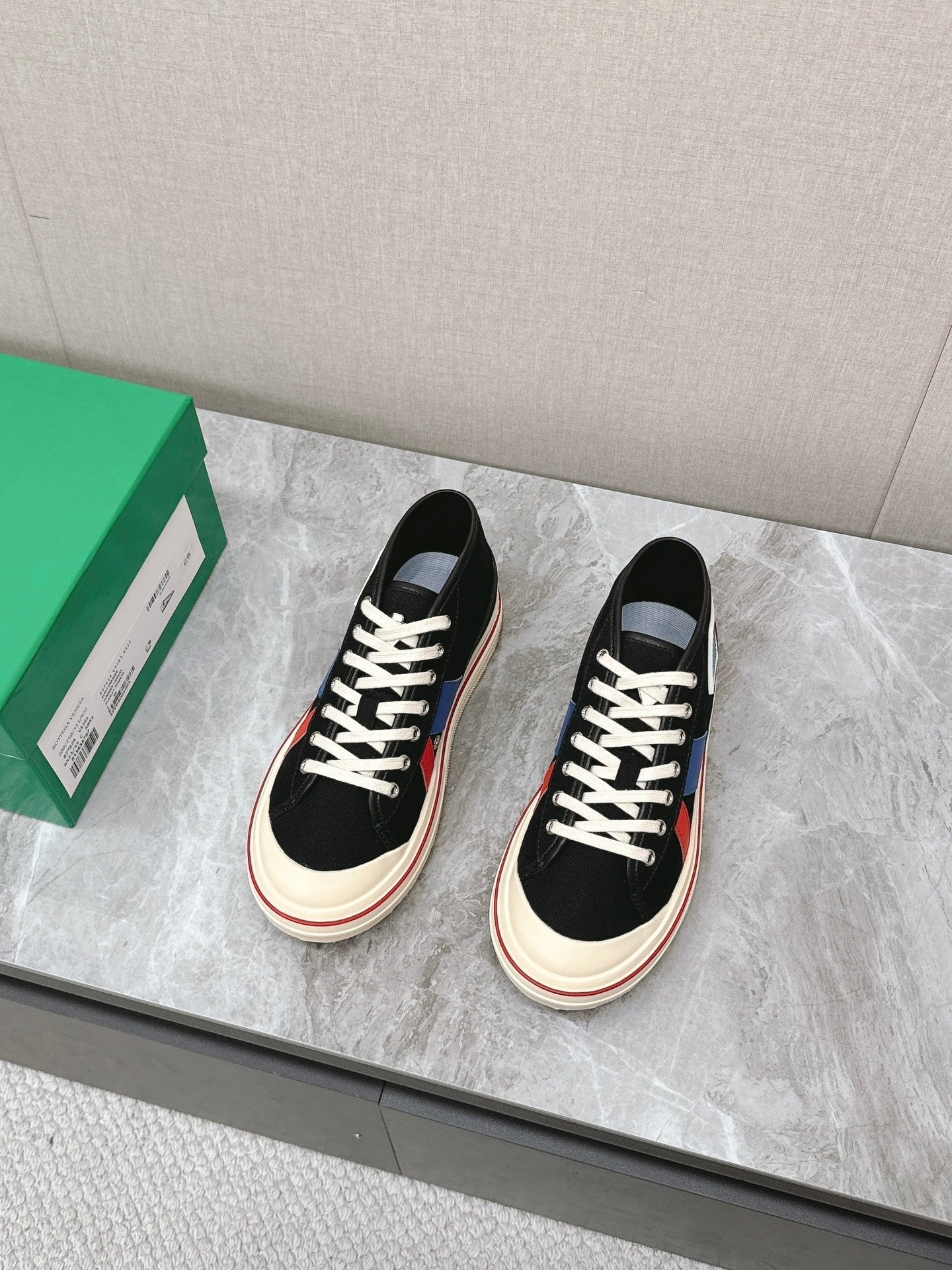 BOTTEGA VENETA ELIOT SNEAKER IN BLACK MIX BLUE AND RED CANVAS AND CALFSKIN