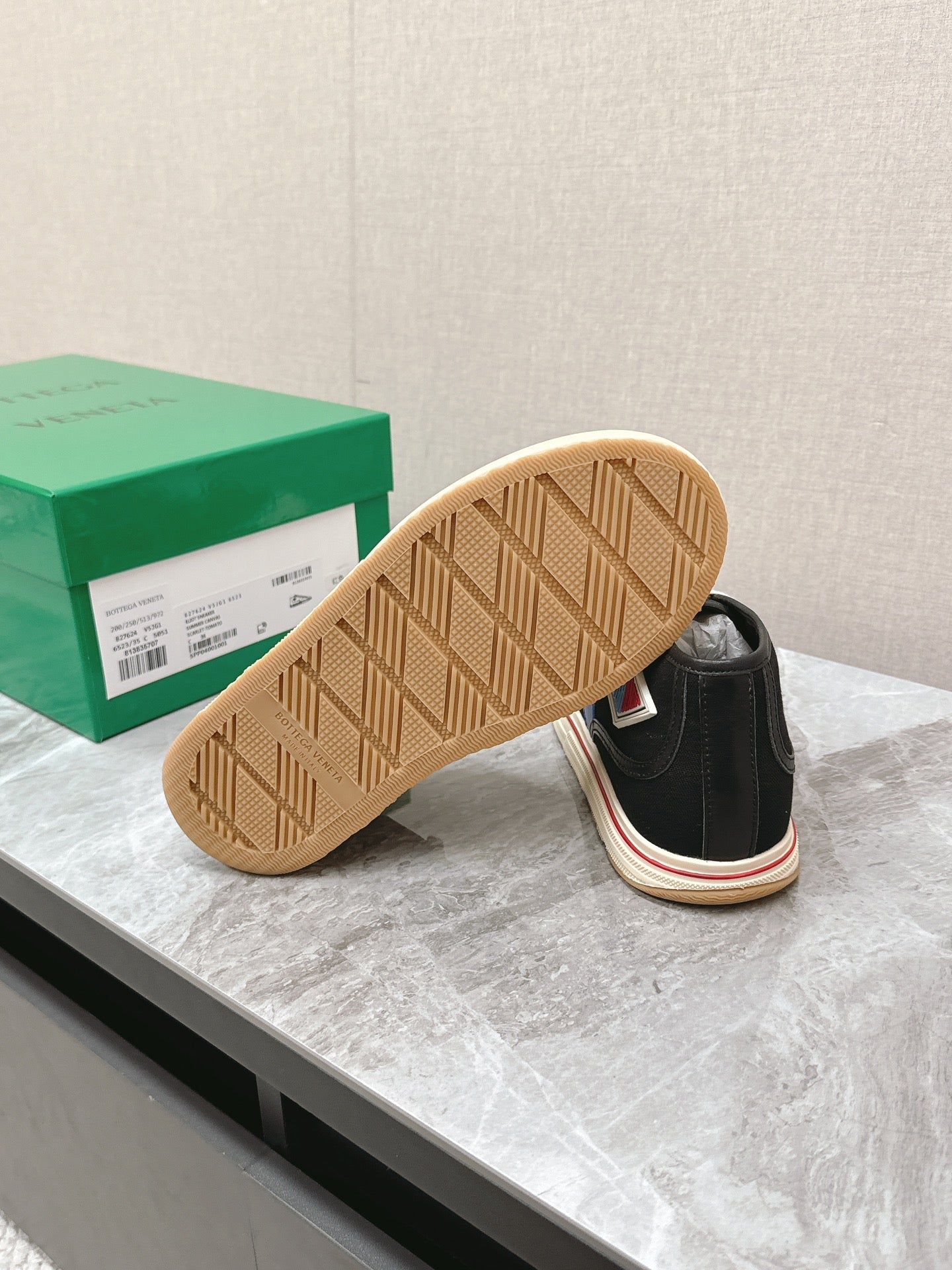 BOTTEGA VENETA ELIOT SNEAKER IN BLACK MIX BLUE AND RED CANVAS AND CALFSKIN