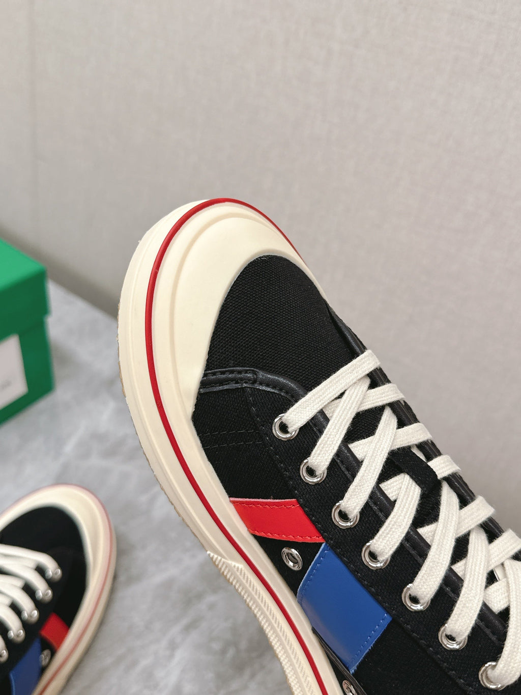 BOTTEGA VENETA ELIOT SNEAKER IN BLACK MIX BLUE AND RED CANVAS AND CALFSKIN