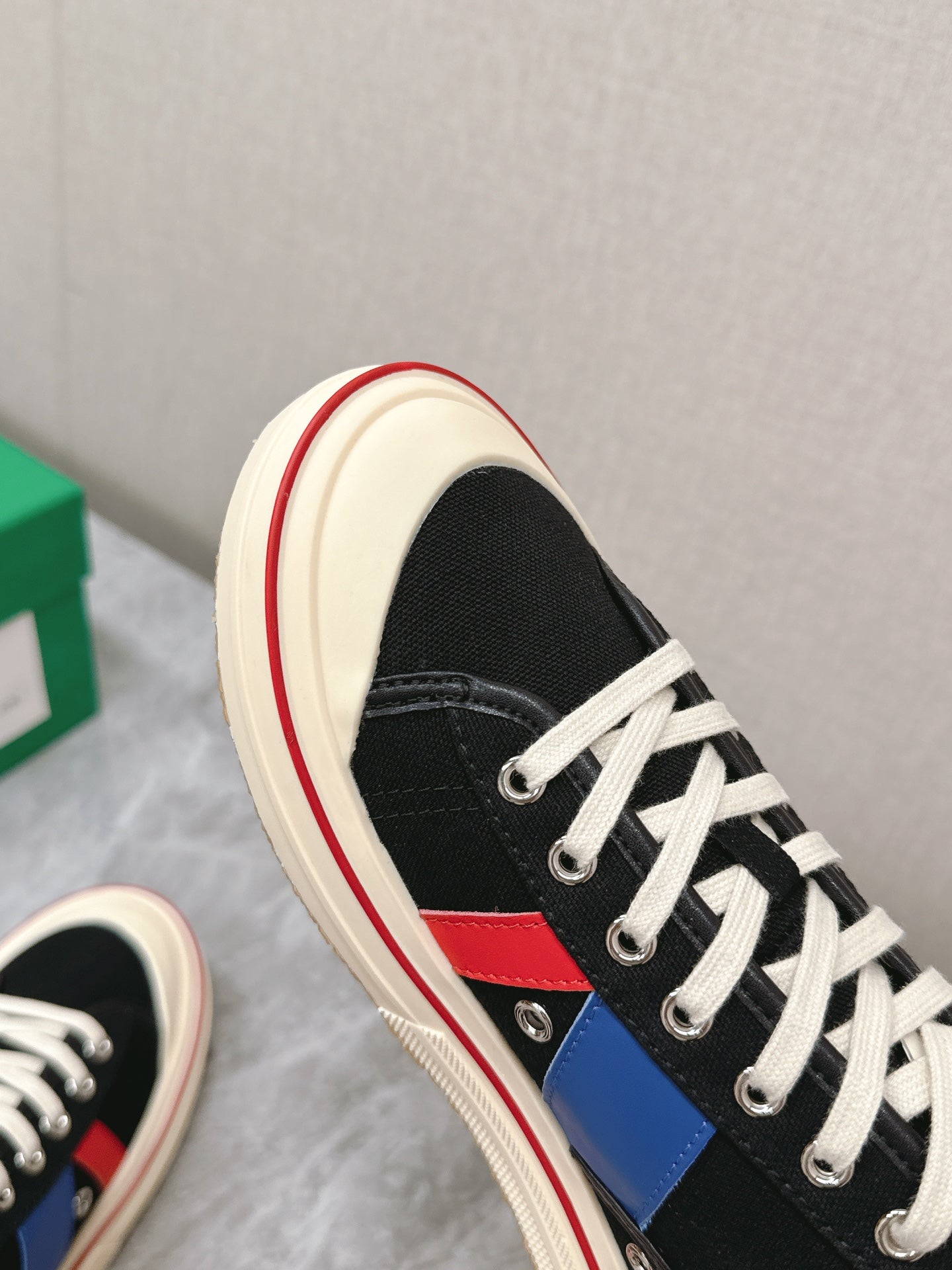 BOTTEGA VENETA ELIOT SNEAKER IN BLACK MIX BLUE AND RED CANVAS AND CALFSKIN