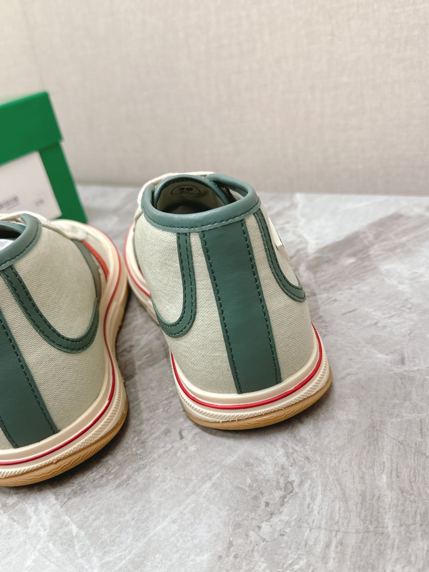 BOTTEGA VENETA ELIOT SNEAKER IN GREEN PASTEL CANVAS AND CALFSKIN