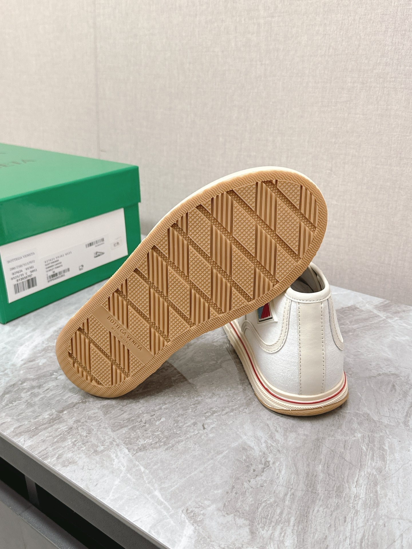 BOTTEGA VENETA ELIOT SNEAKER IN WHITE MIX CHERRY RED CANVAS AND CALFSKIN