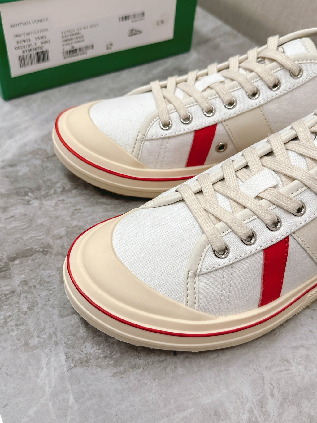 BOTTEGA VENETA ELIOT SNEAKER IN WHITE MIX CHERRY RED CANVAS AND CALFSKIN