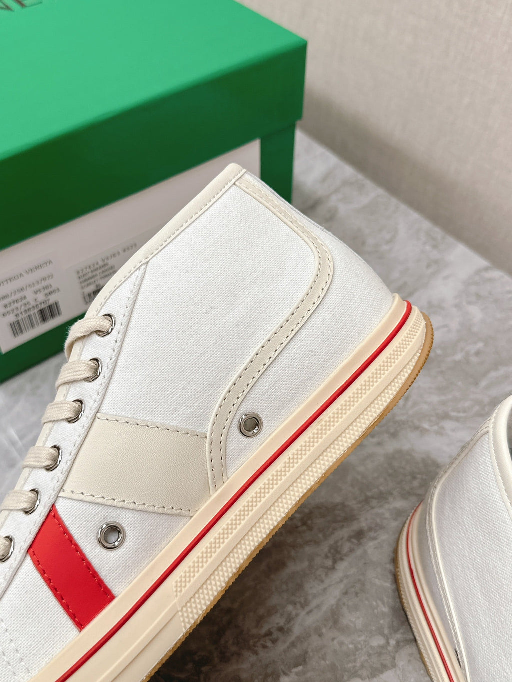 BOTTEGA VENETA ELIOT SNEAKER IN WHITE MIX CHERRY RED CANVAS AND CALFSKIN