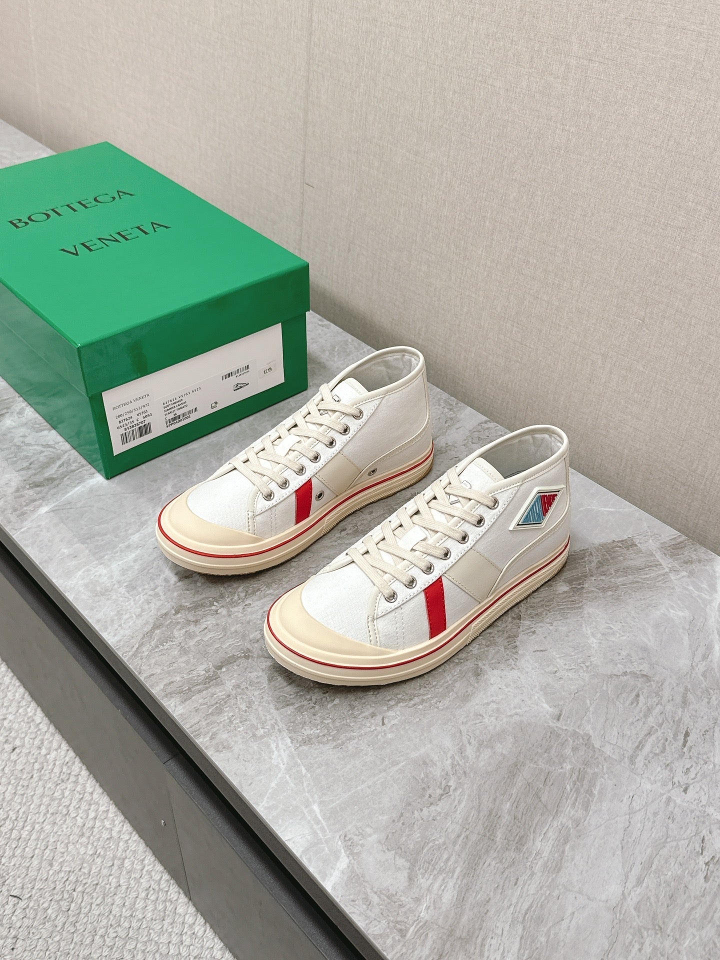 BOTTEGA VENETA ELIOT SNEAKER IN WHITE MIX CHERRY RED CANVAS AND CALFSKIN