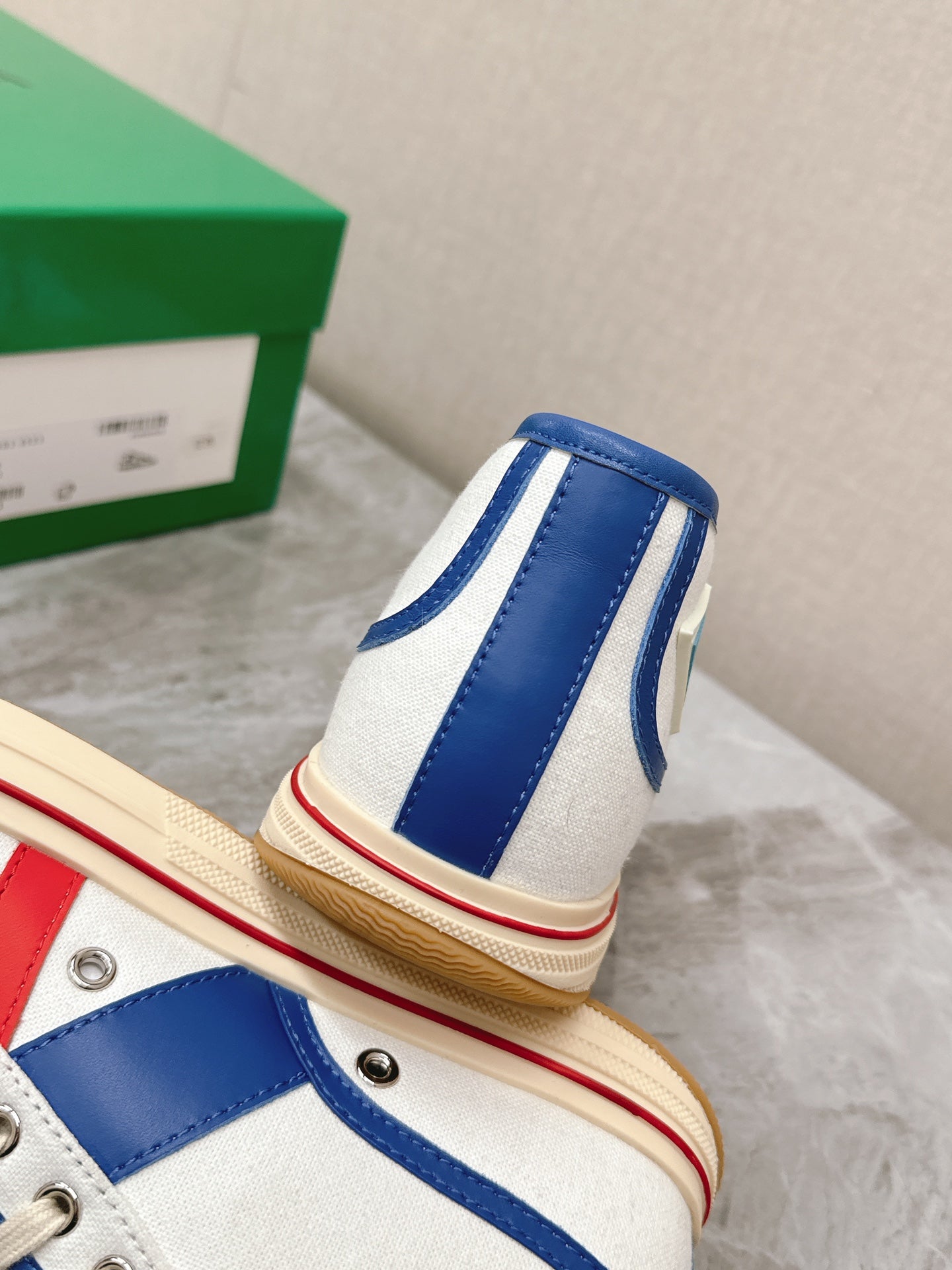 BOTTEGA VENETA ELIOT SNEAKER IN WHITE CANVAS WITH NAVY BLUE CALFSKIN