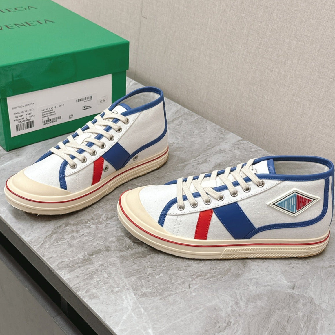 BOTTEGA VENETA ELIOT SNEAKER IN WHITE CANVAS WITH NAVY BLUE CALFSKIN