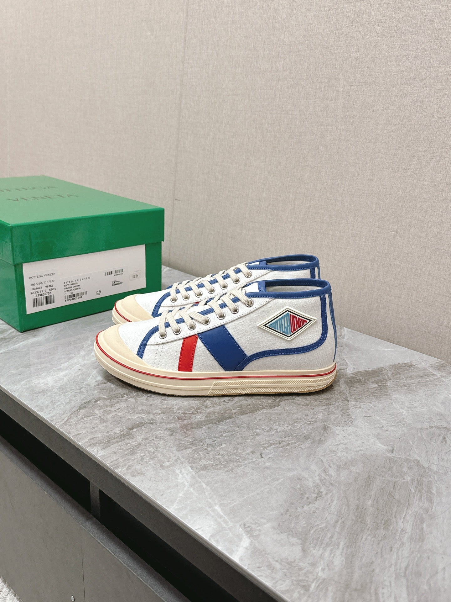 BOTTEGA VENETA ELIOT SNEAKER IN WHITE CANVAS WITH NAVY BLUE CALFSKIN