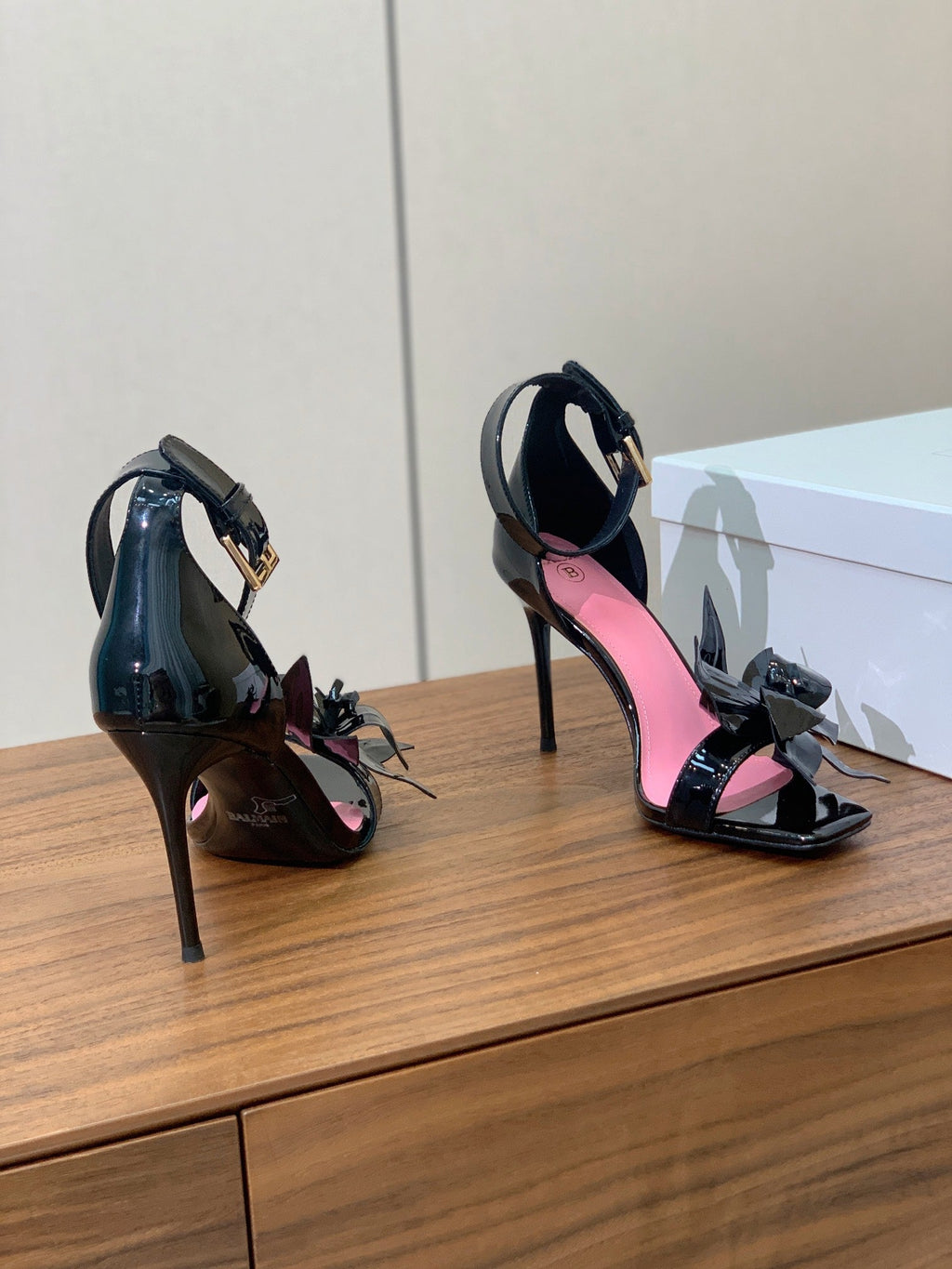 BALMAIN 25S RUBY BLACK HEELED SANDALS 95MM IN PATENT CALFSKIN