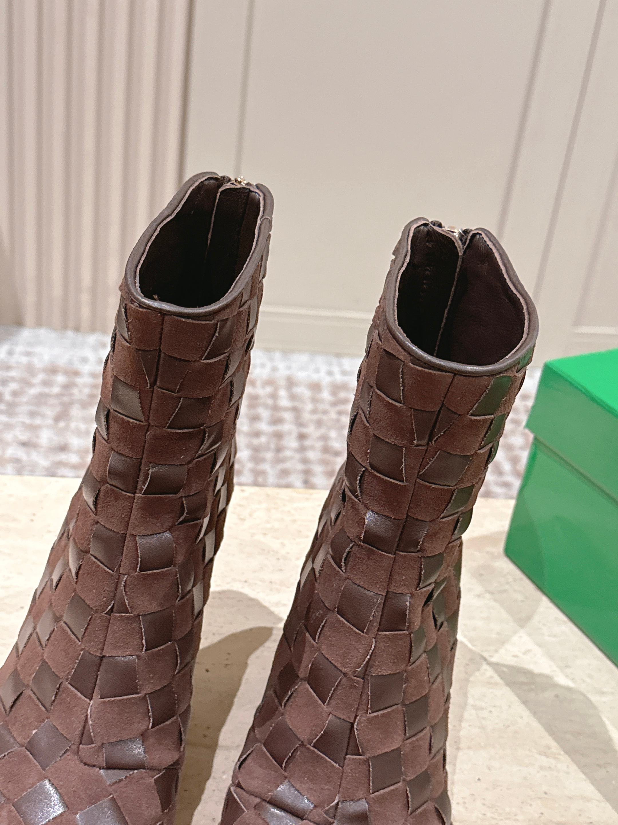 BOTTEGA VENETA 26S INTRECCIATO BOOTS 85 MM IN DARK BROWN SUEDE AND LAMBSKIN