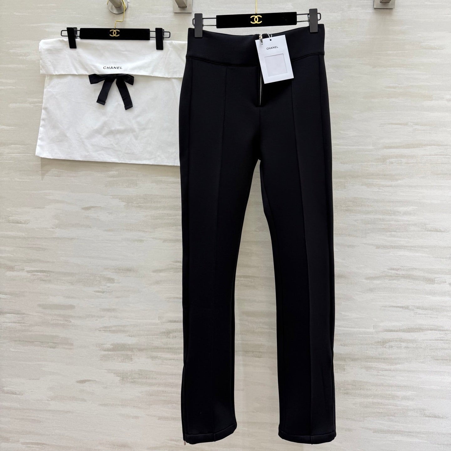 CHANEL 26S SLIM-FIT SWEATPANTS 744