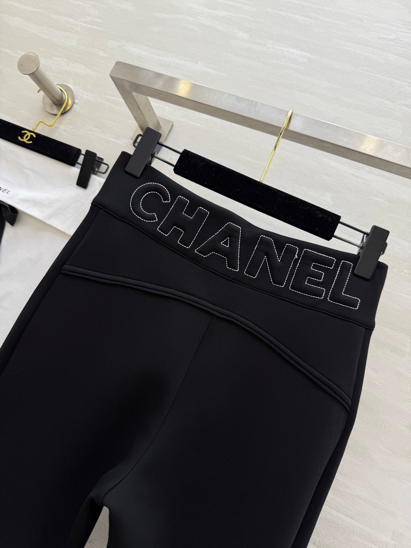 CHANEL 26S SLIM-FIT SWEATPANTS 744