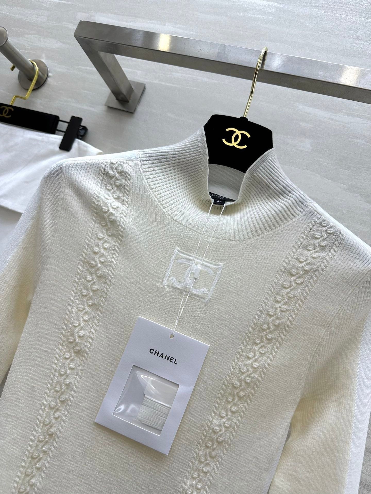 CHANEL 26S TURTLENECK SWEATER 679