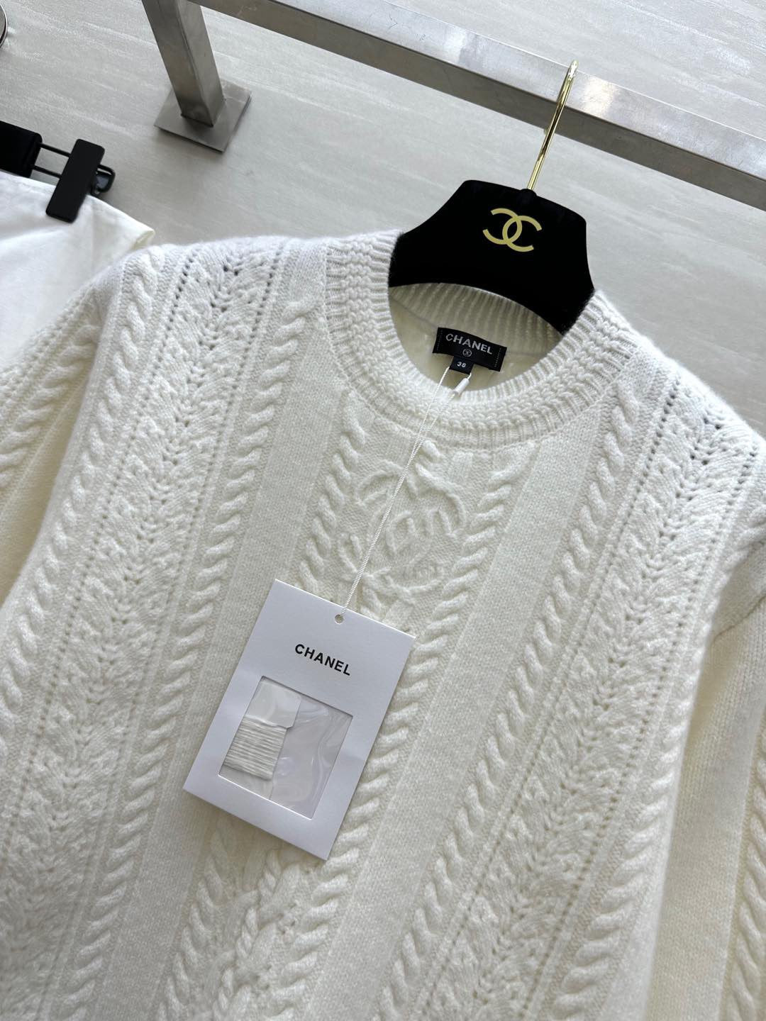 CHANEL 26S SWEATER 677