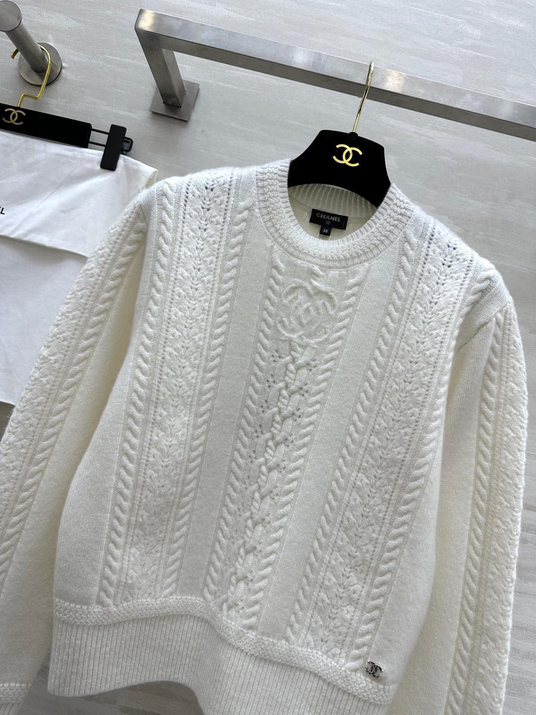 CHANEL 26S SWEATER 677