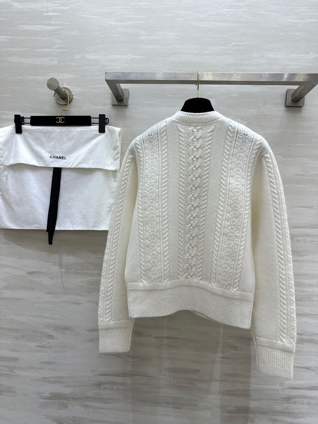 CHANEL 26S SWEATER 677