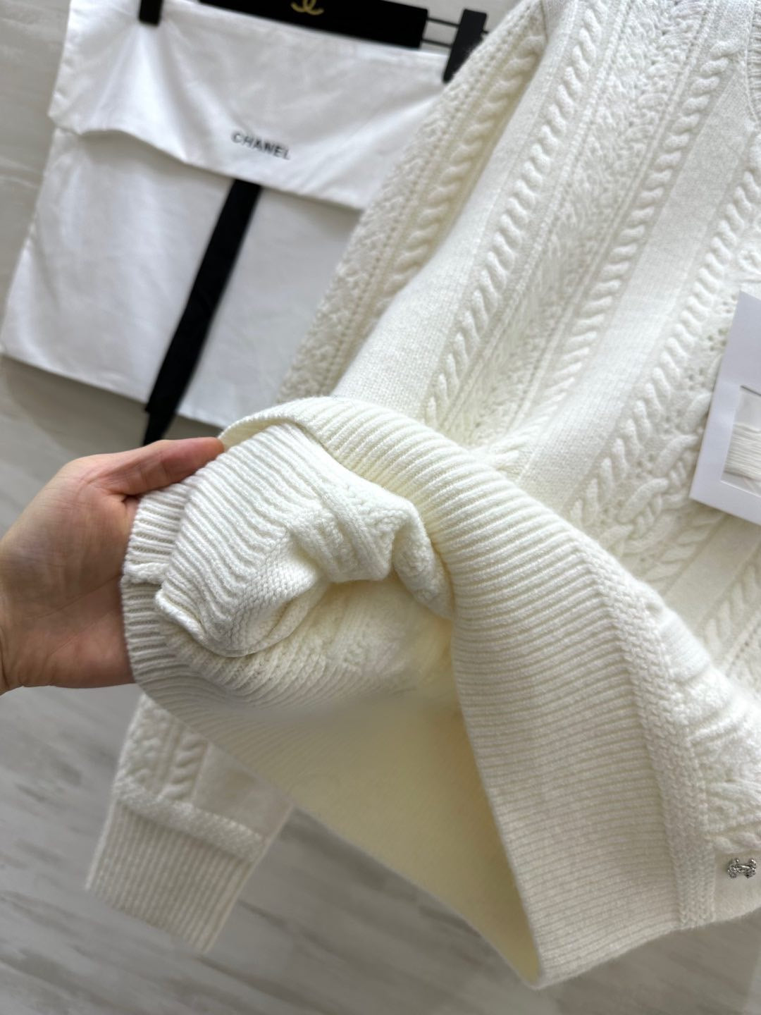 CHANEL 26S SWEATER 677