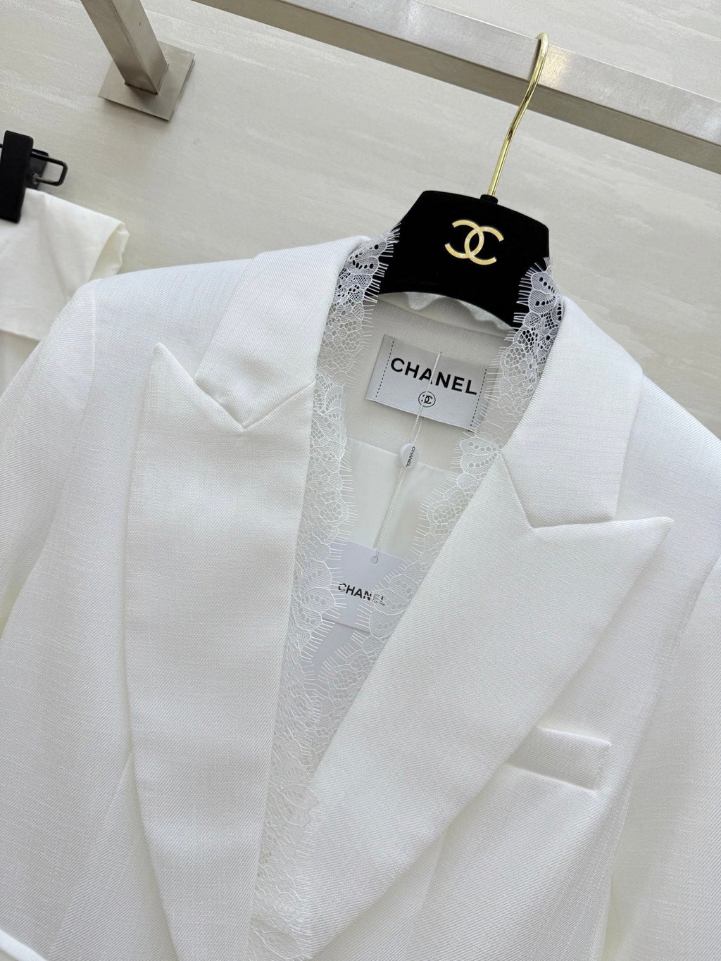 CHANEL 26S LACE-TRIMMED BLAZER 811