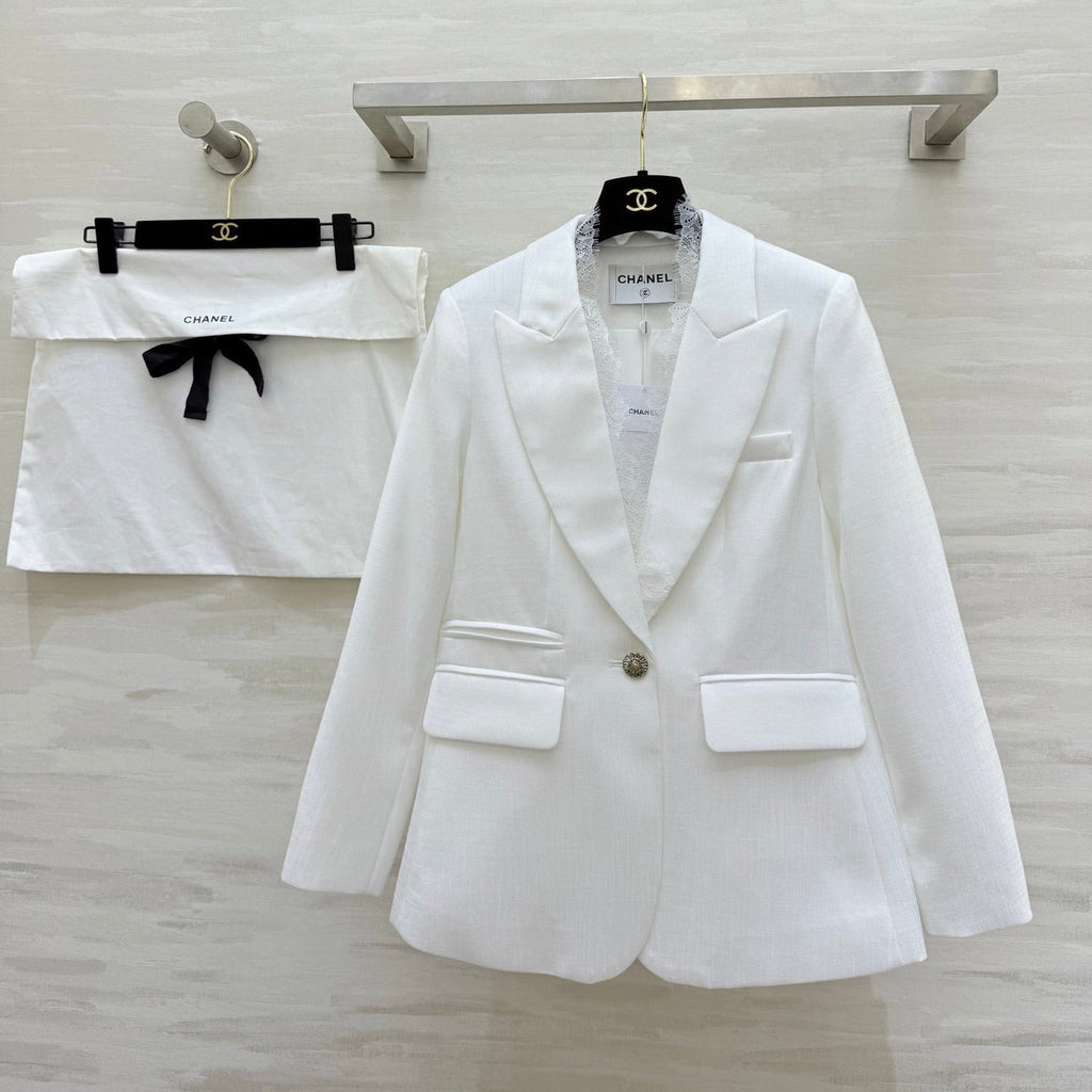 CHANEL 26S LACE-TRIMMED BLAZER 811