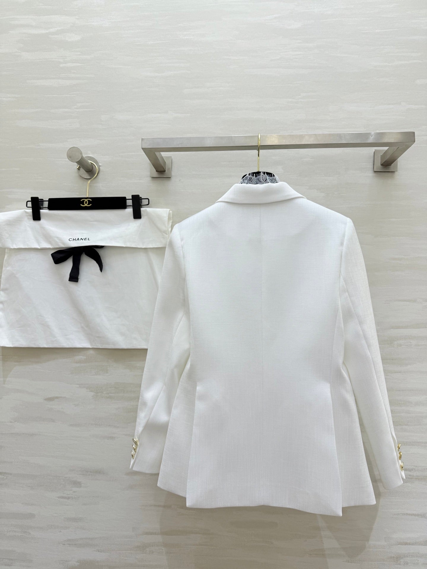 CHANEL 26S LACE-TRIMMED BLAZER 811