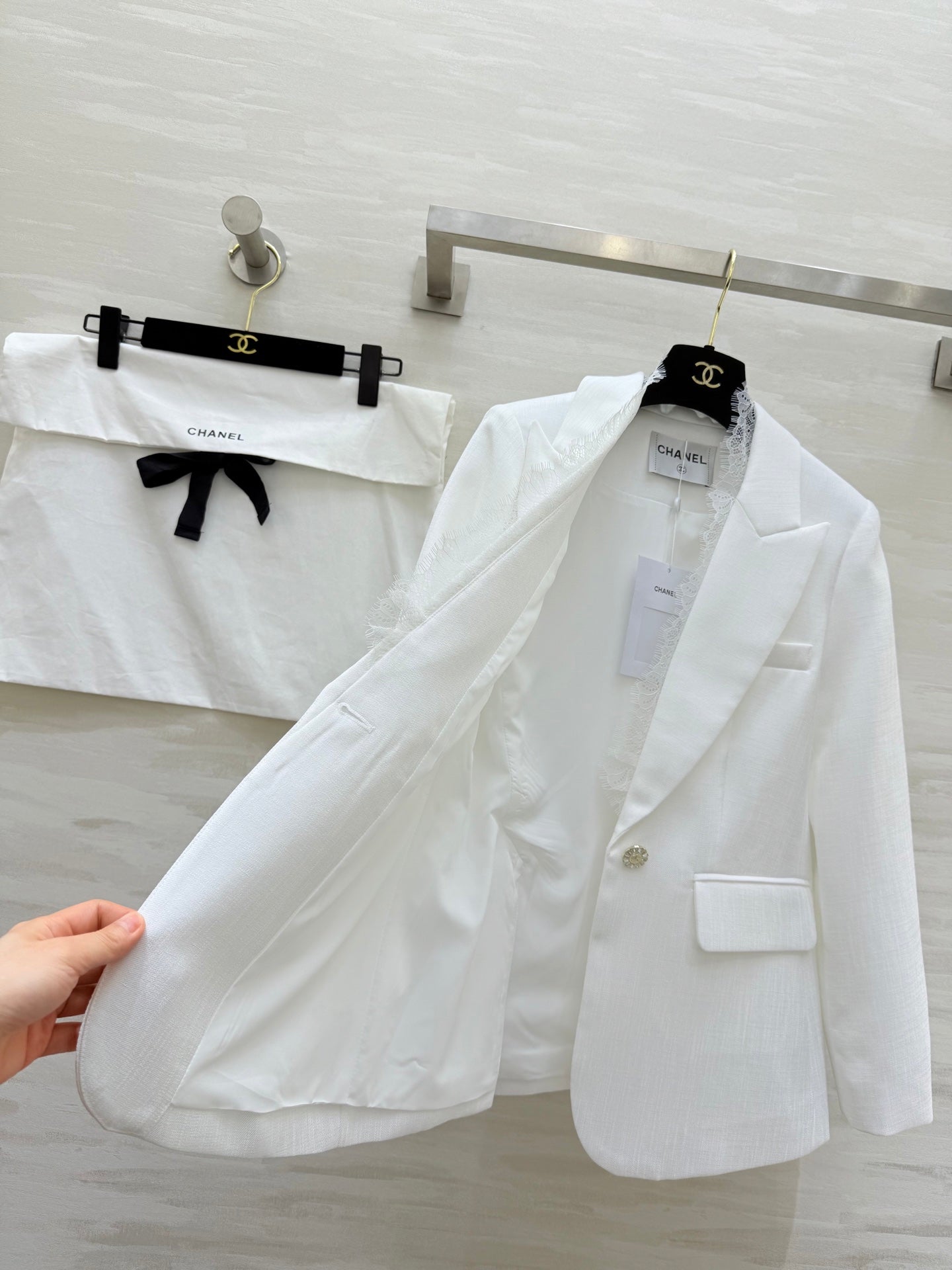 CHANEL 26S LACE-TRIMMED BLAZER 811