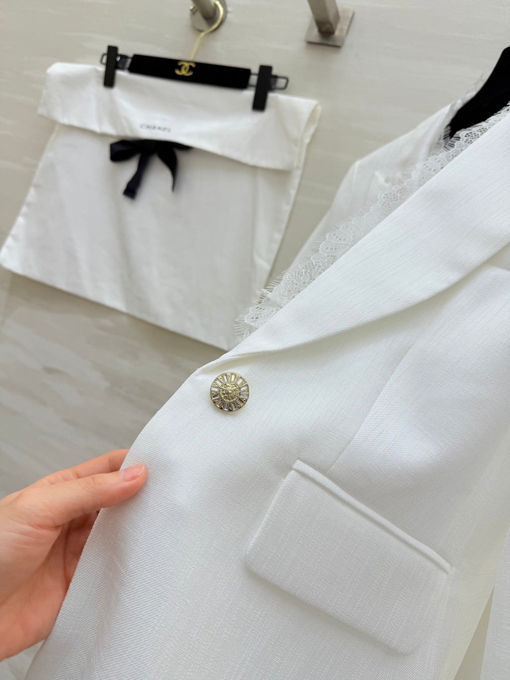 CHANEL 26S LACE-TRIMMED BLAZER 811
