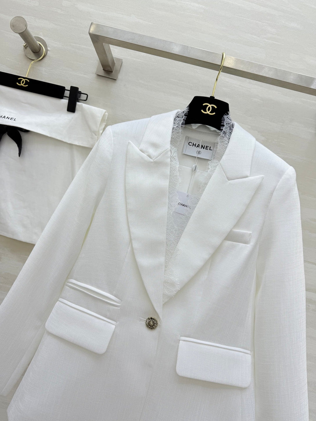 CHANEL 26S LACE-TRIMMED BLAZER 811