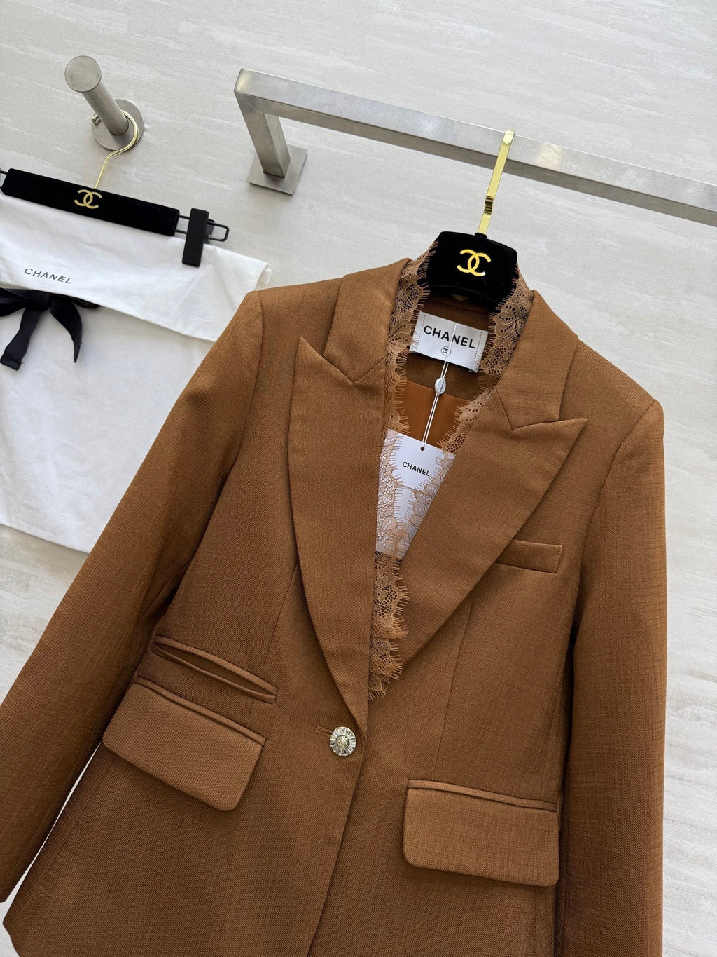 CHANEL 26S LACE-TRIMMED BLAZER 810