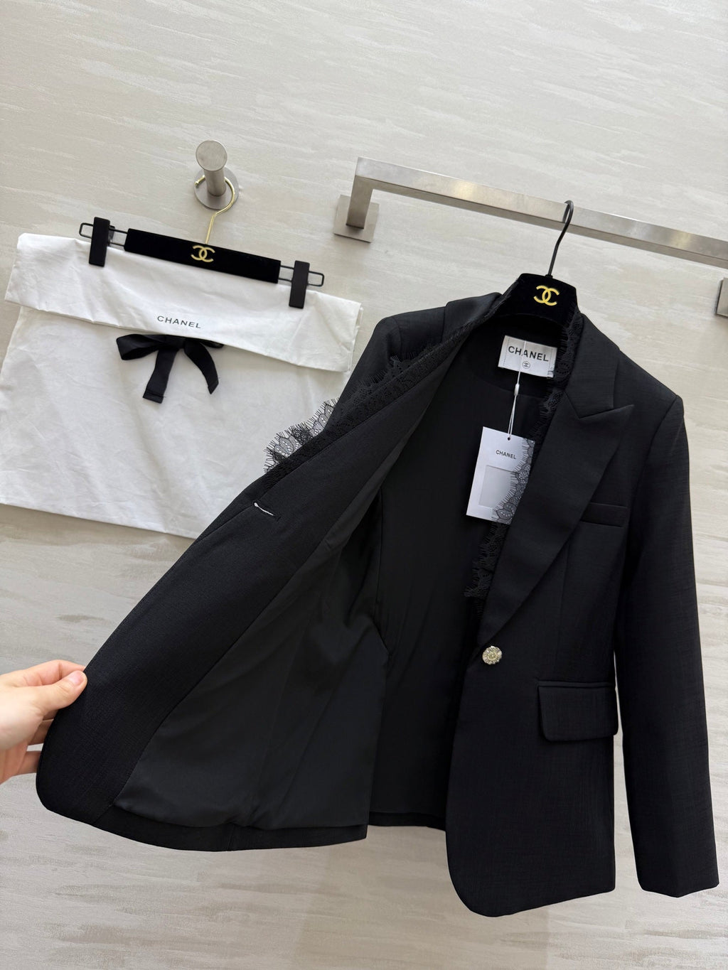 CHANEL 26S LACE-TRIMMED BLAZER 809