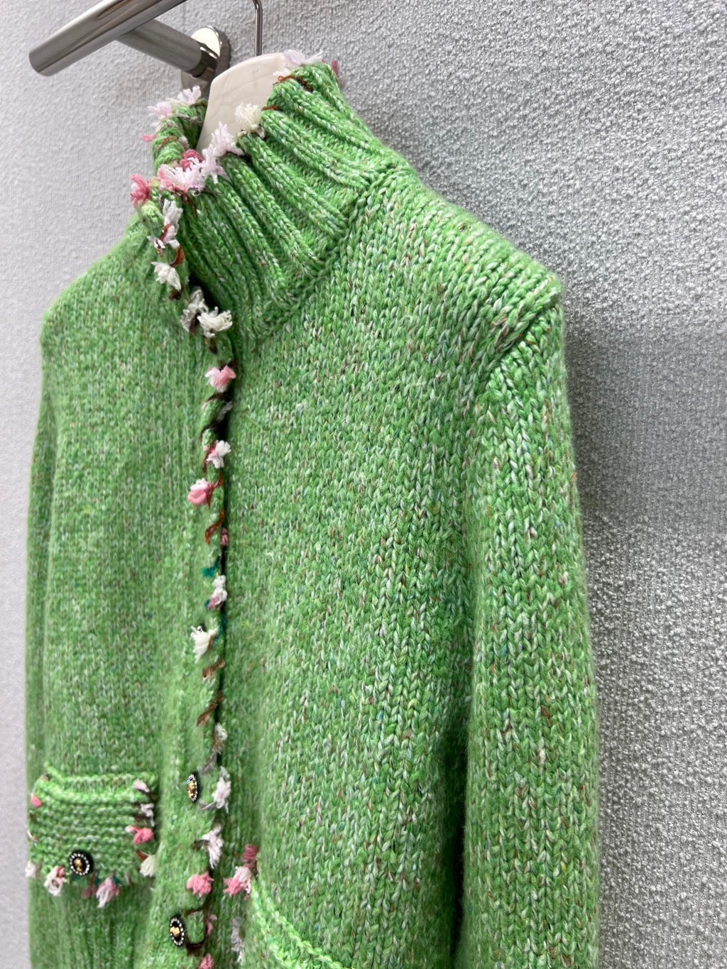 CHANEL 25S KNITTED CARDIGAN 233199