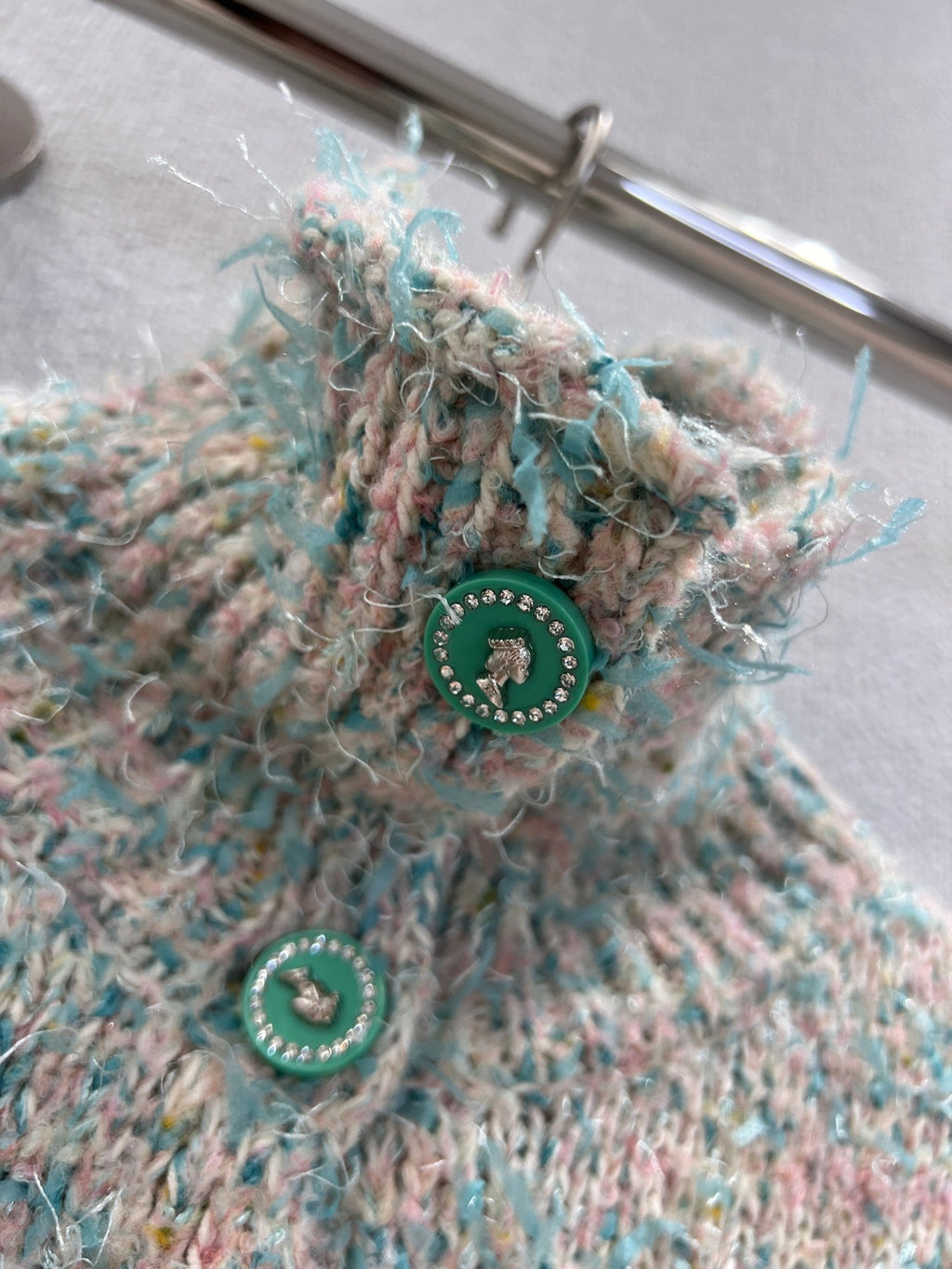 CHANEL 25S KNITTED CARDIGAN 233340
