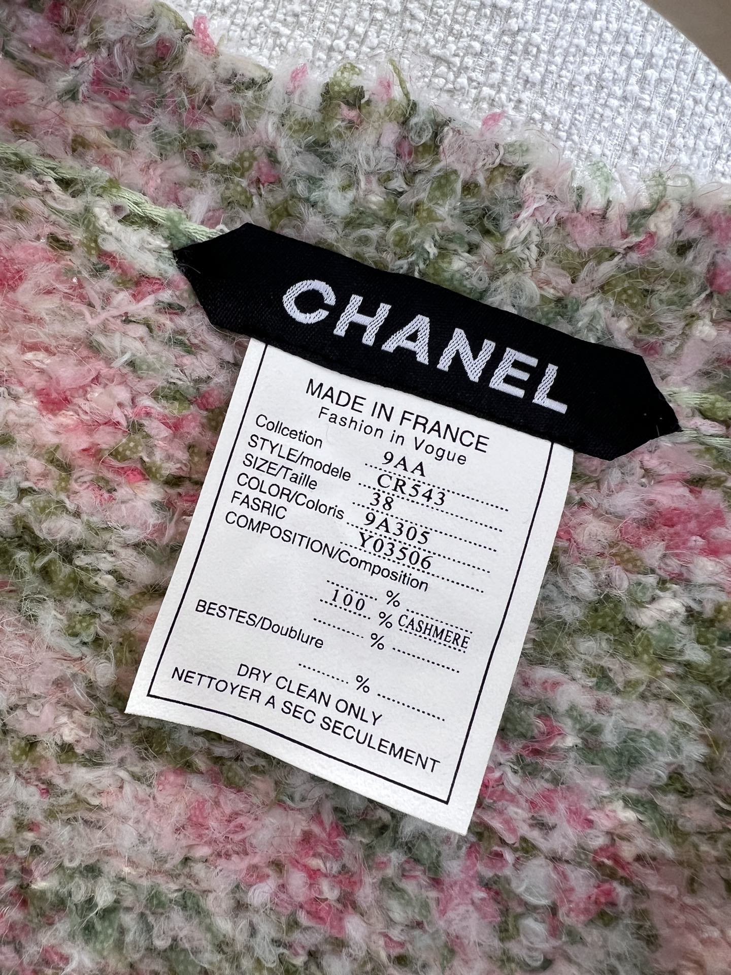 CHANEL 25S V-NECK KNITTED CARDIGAN 233577