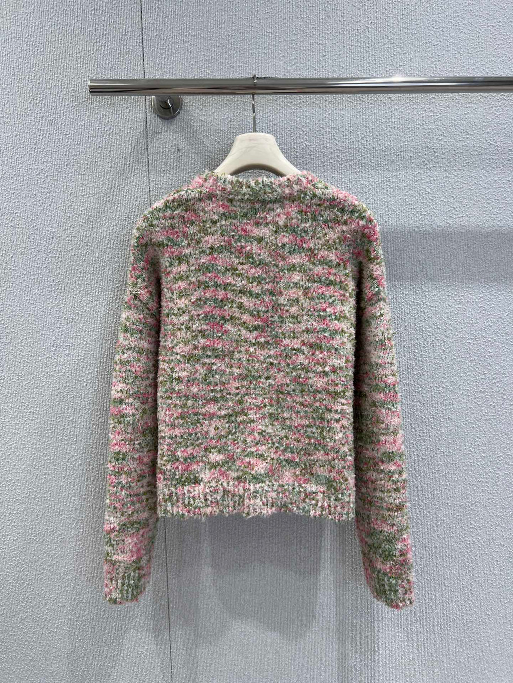 CHANEL 25S V-NECK KNITTED CARDIGAN 233577