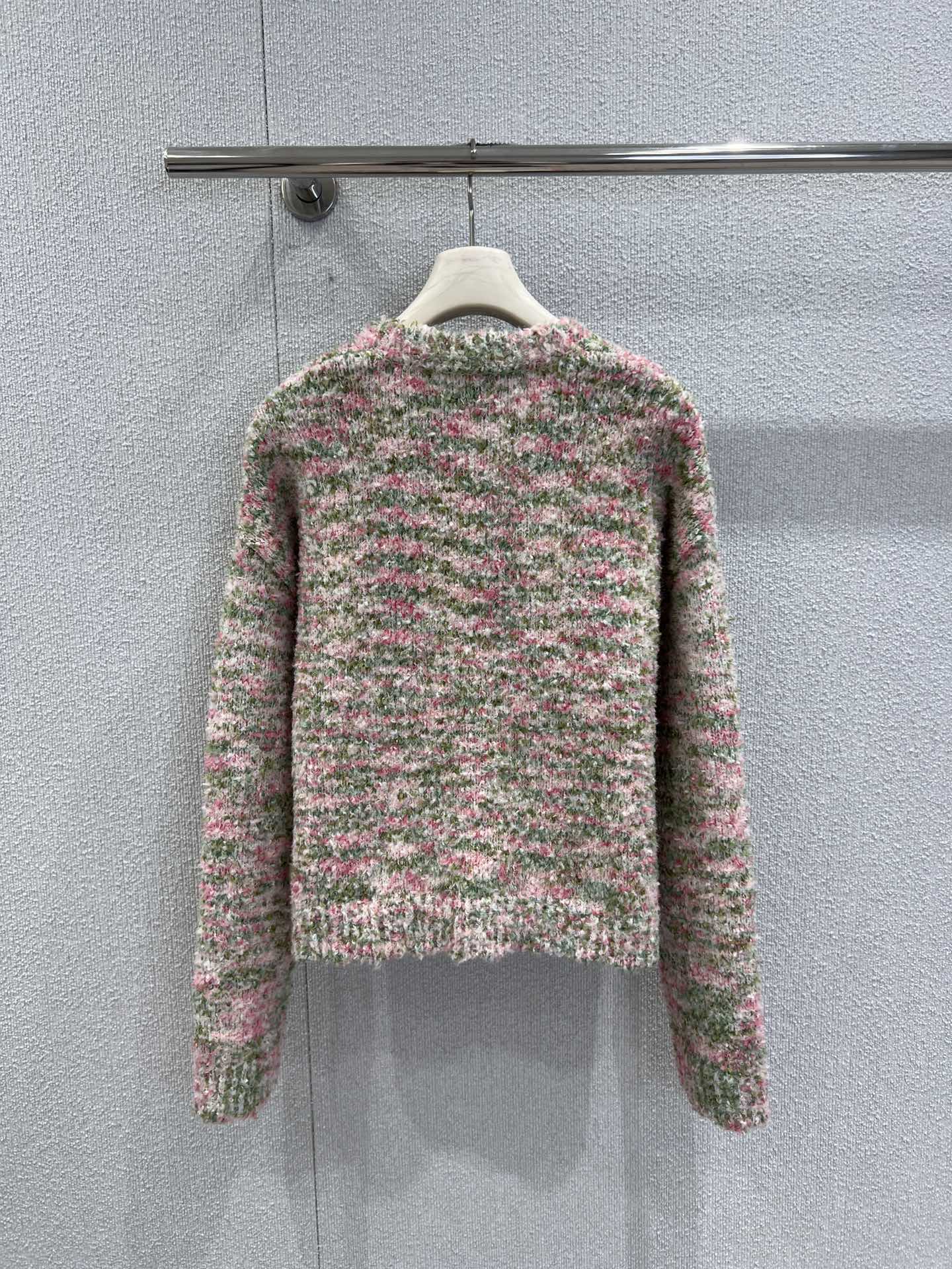 CHANEL 25S V-NECK KNITTED CARDIGAN 233577