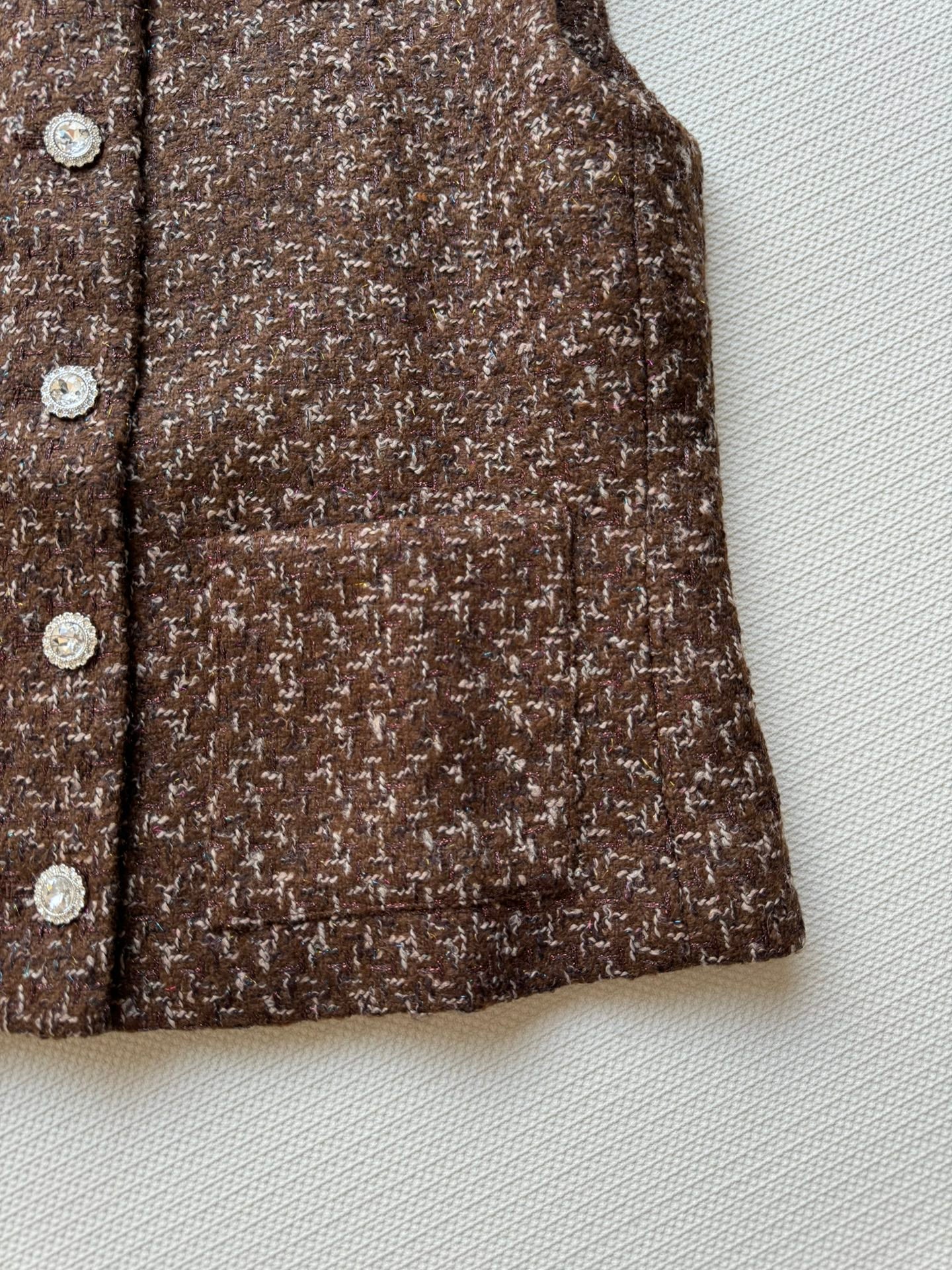 CHANEL 26S SLEEVELESS BLAZER 712