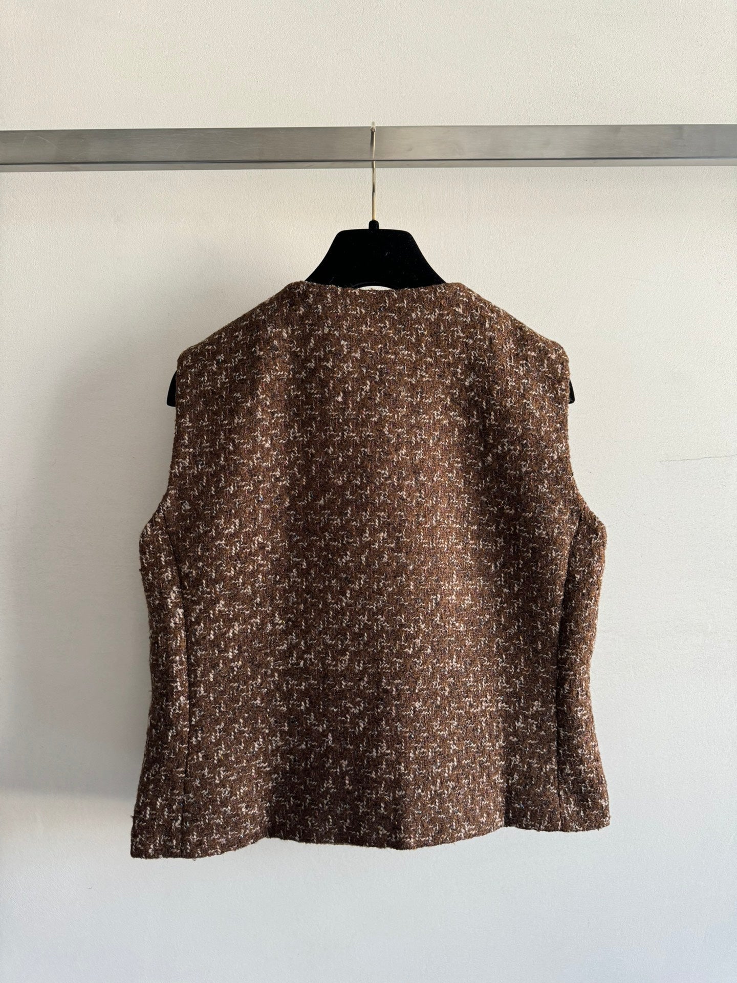 CHANEL 26S SLEEVELESS BLAZER 712