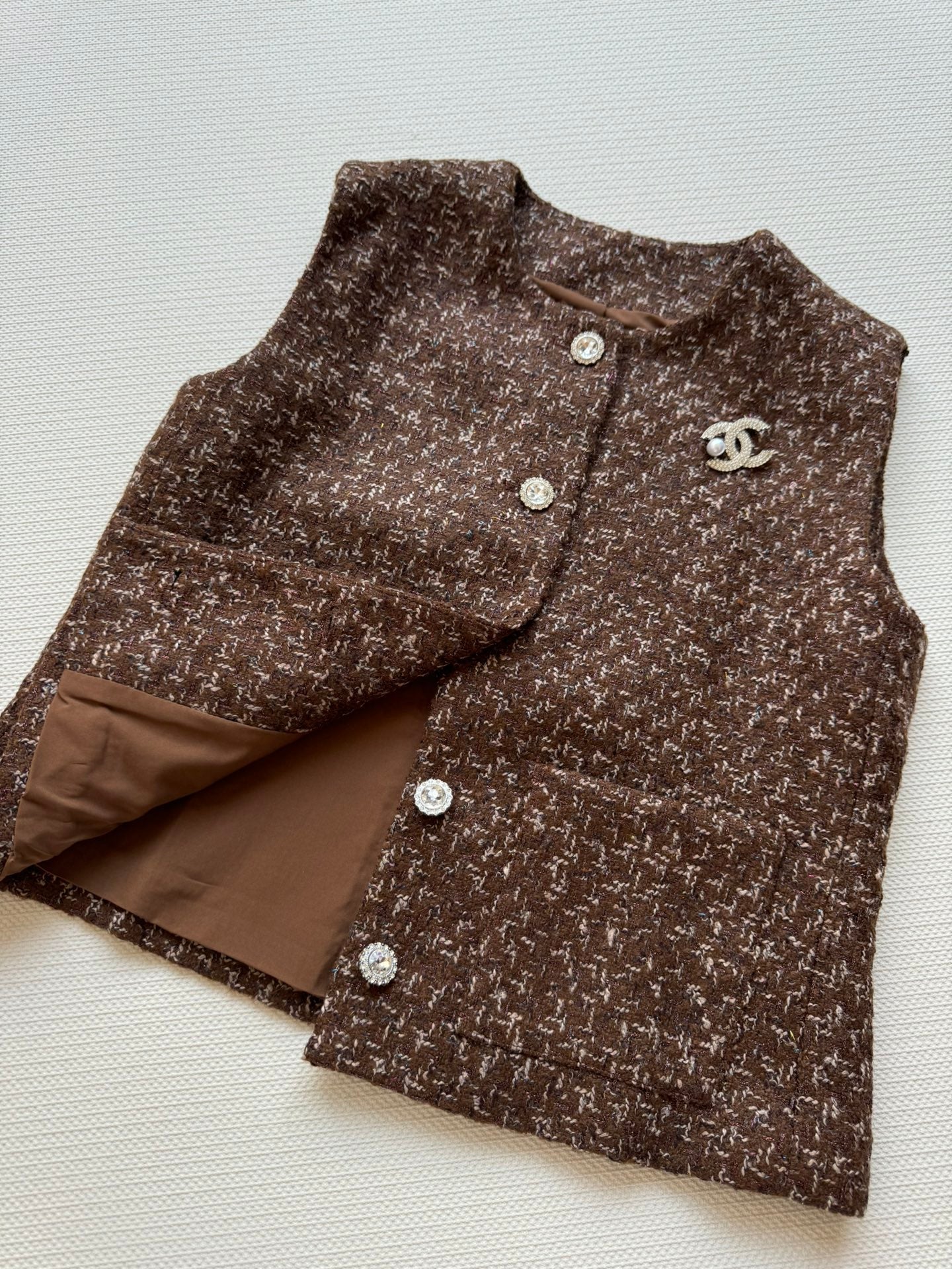 CHANEL 26S SLEEVELESS BLAZER 712